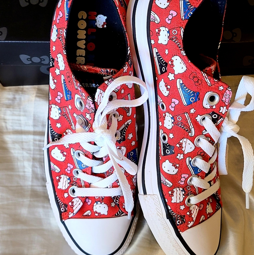Hello Kitty Converse Shoe - Picture 1 of 1